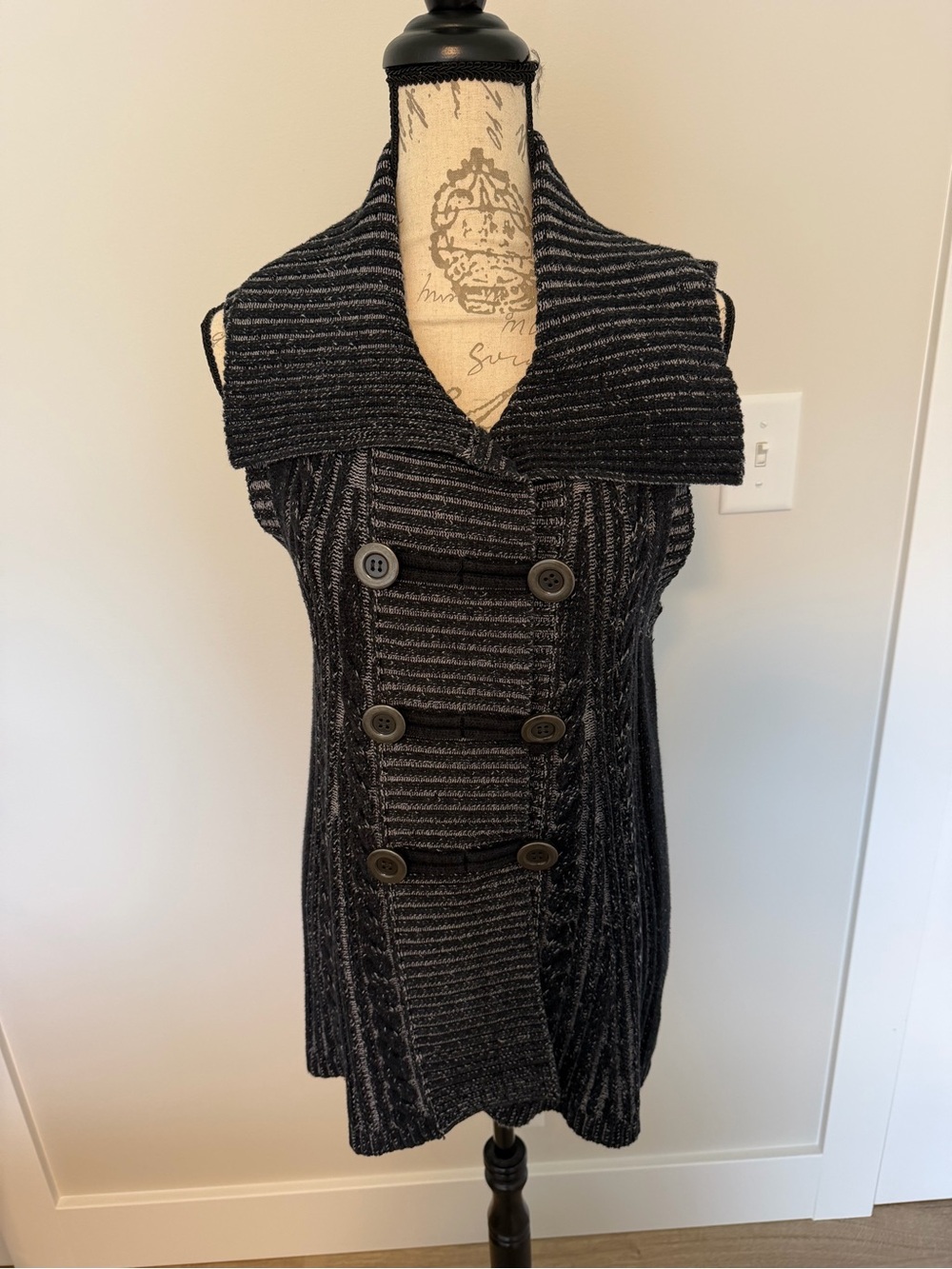 Style & Co. Black and Gray Sleeveless Double-Breasted Knit Cardigan